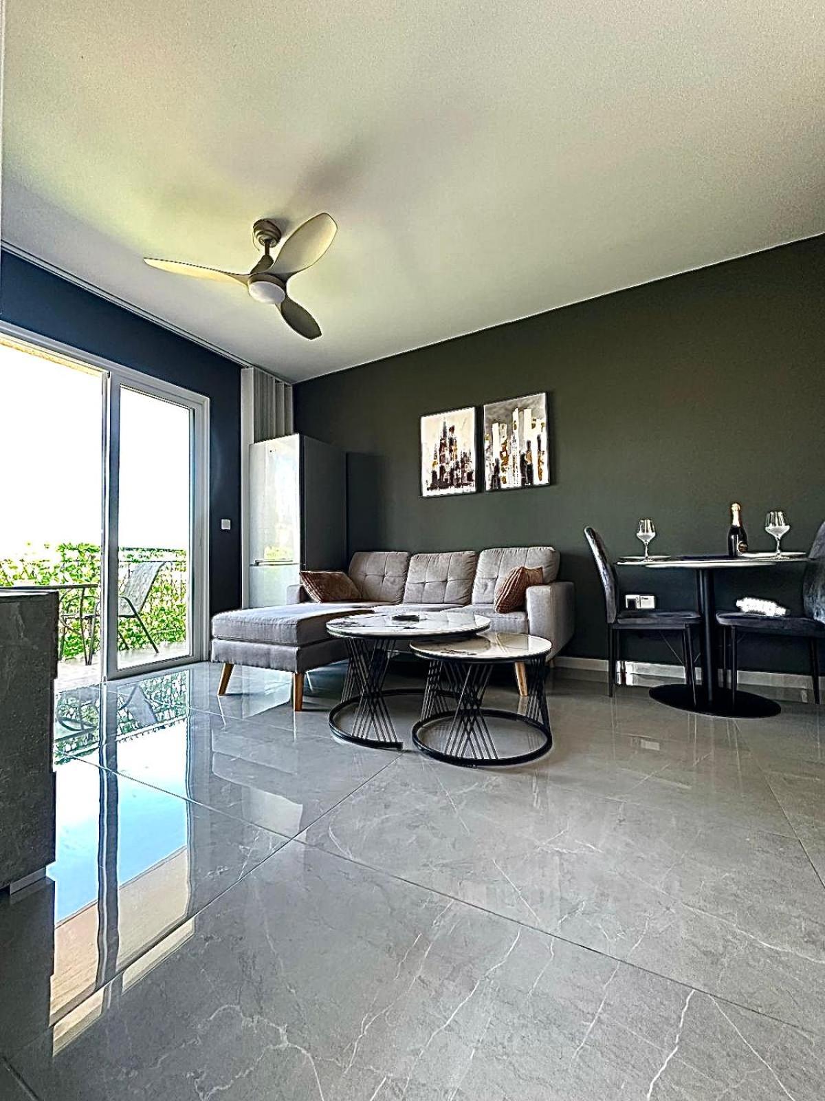 K15 Luxe Oasis Retreat - 3 Minute Drive To Appartement *